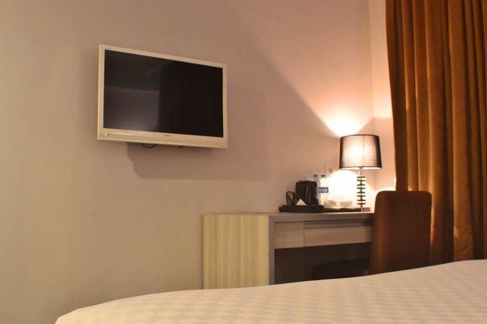Maven Fatmawati Hotel Jakarta Exterior photo